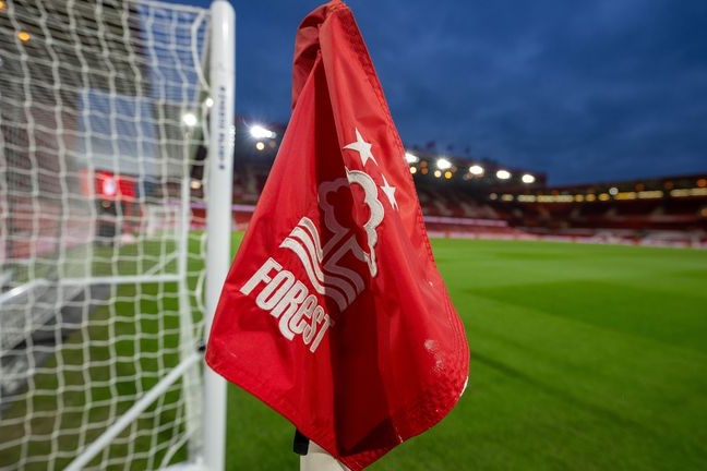 Nottingham Forest tuyen bo khang cao lai an phat tru 4 diem