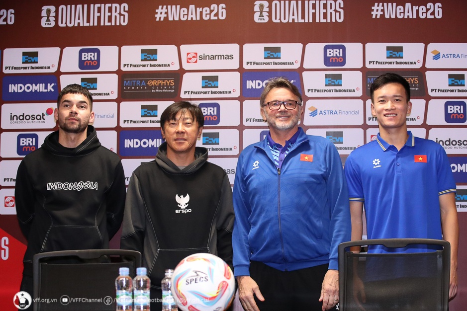 HLV Troussier tra loi hop bao truoc tran gap Indonesia