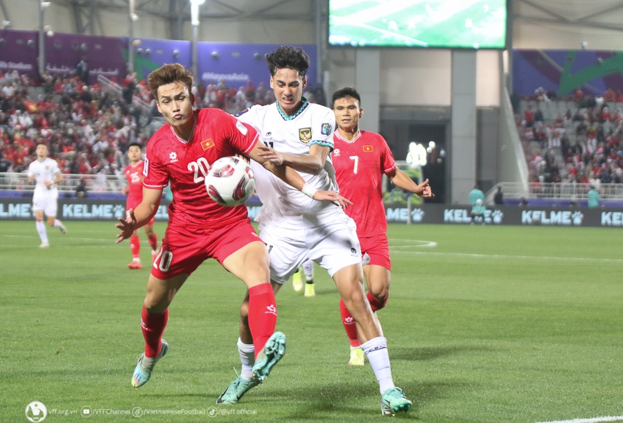 Bui Hoang Viet Anh Viet Nam vs Indonesia