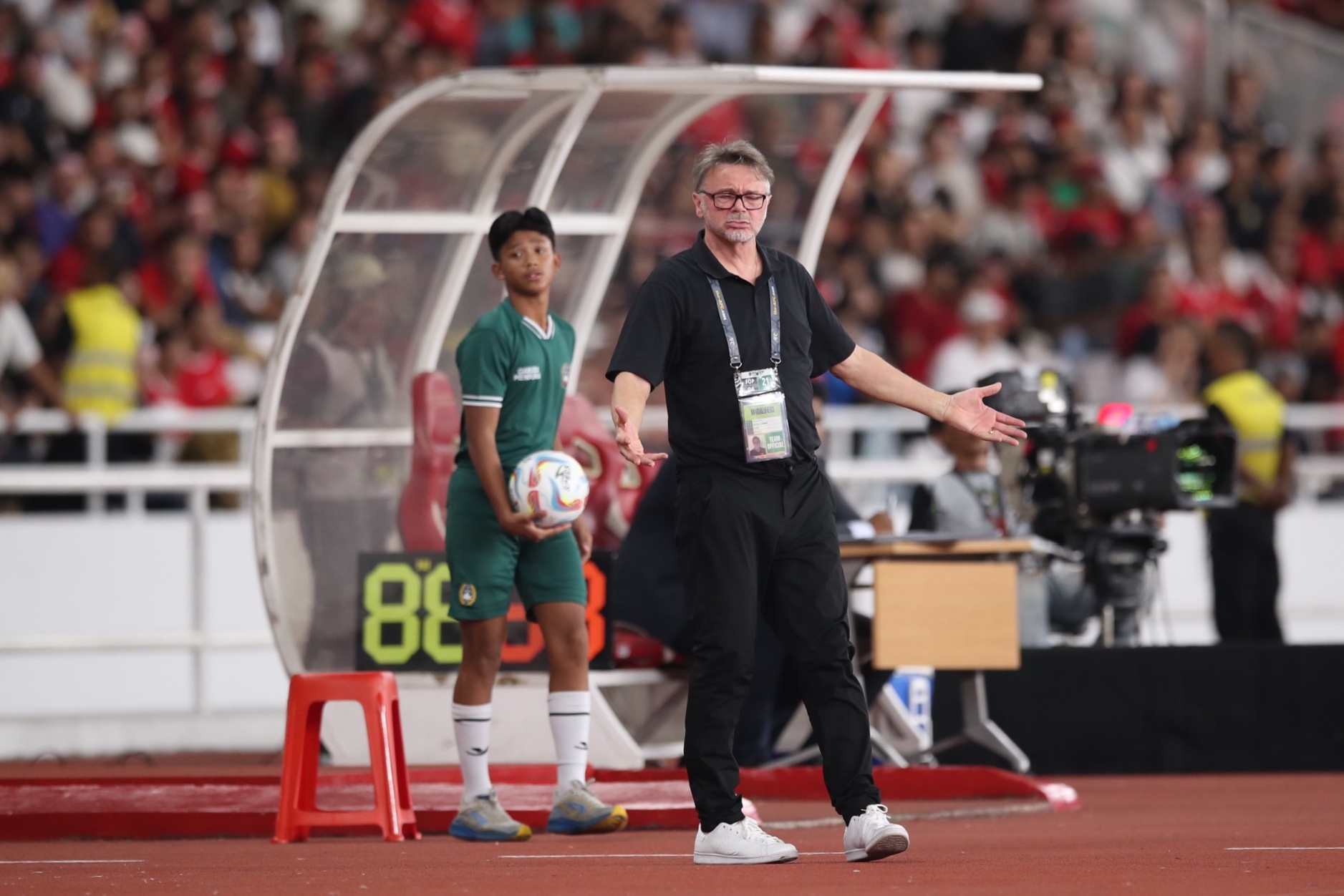 HLV Troussier vs Indonesia 21/3. anh: Lam Thoa