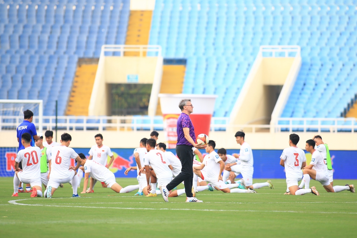 HLV Troussier cực chiến trên sân Mỹ Đình, chờ ngày quyết đấu Indonesia 3