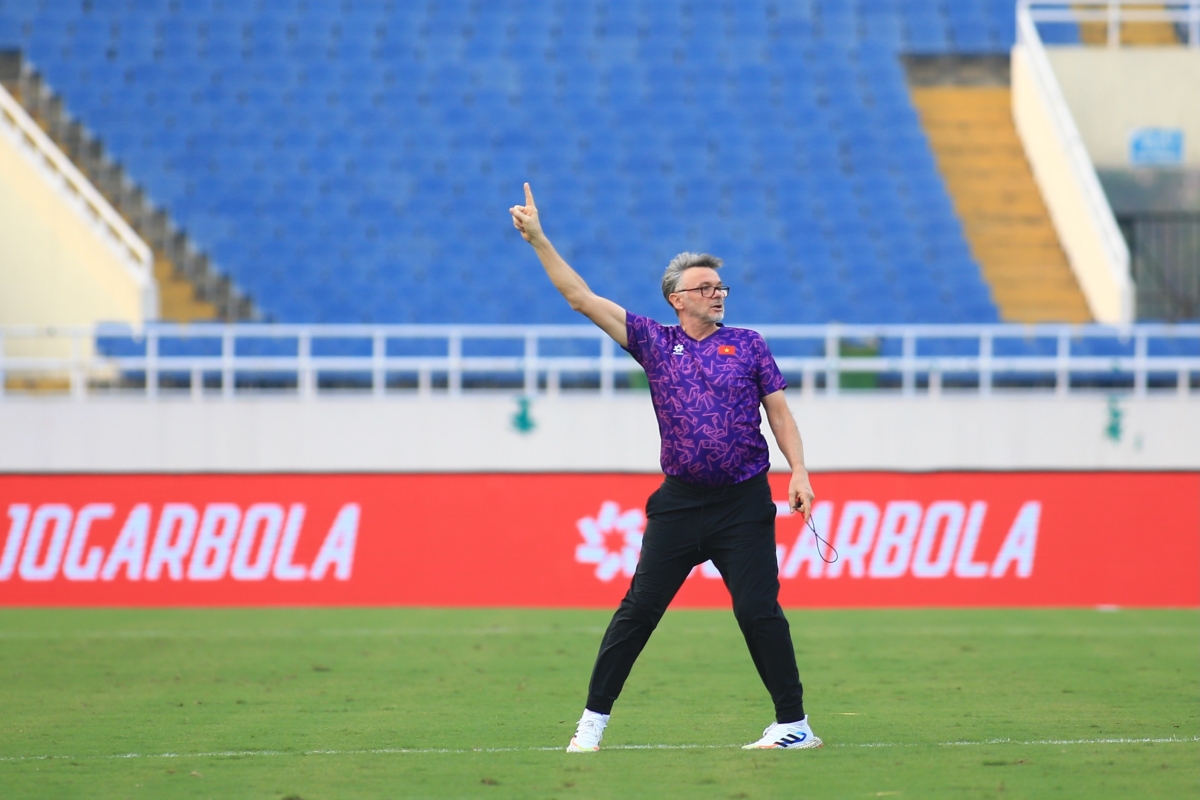 HLV Troussier san sang quyet dau Indonesia 25/3