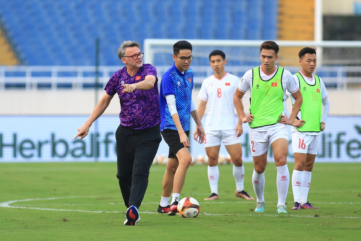 HLV Troussier cực chiến trên sân Mỹ Đình, chờ ngày quyết đấu Indonesia 6