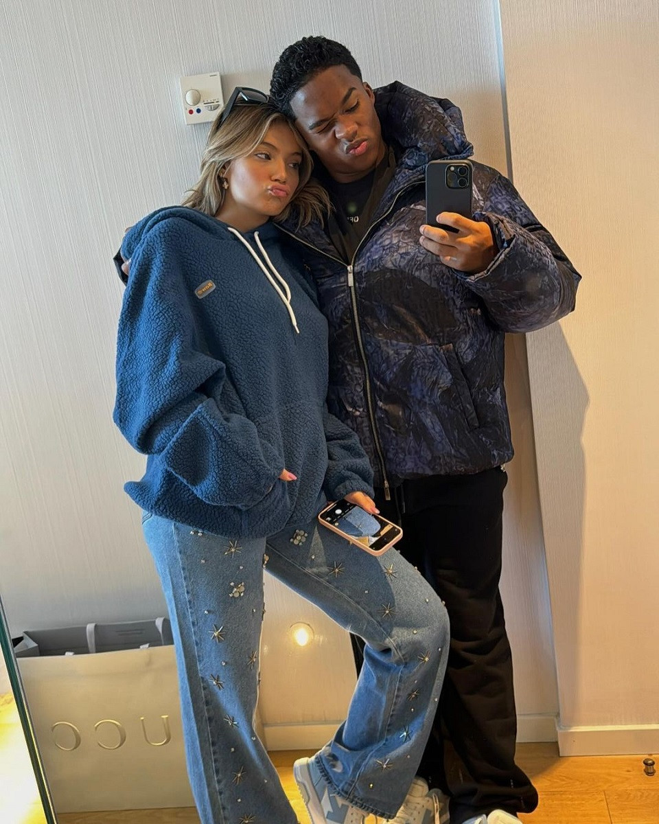 Mê mẩn với nhan sắc bạn gái thần đồng Endrick 4