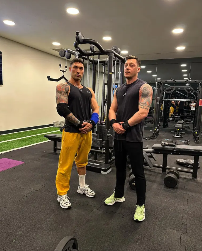 Mesut Ozil khiến tất cả phải bất ngờ 1 Mesut Ozil khiến tất cả phải bất ngờ 1