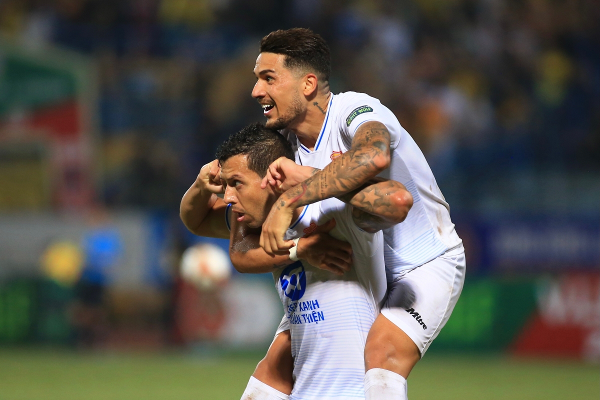 Quan Văn Chuẩn dính chấn thương trước khi nhận bàn thua quyết định 6