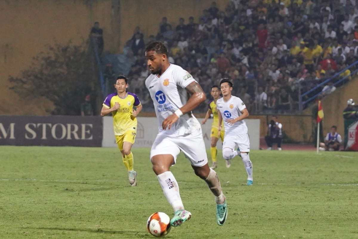 Bộ đôi ngoại binh giúp Nam Định lần đầu đánh bại Hà Nội trên sân Hàng Đẫy 2