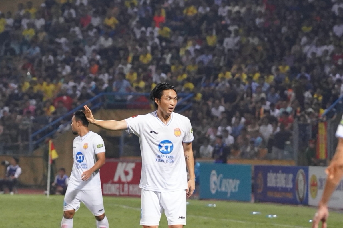 Màn tái xuất sân cỏ đầy ấn tượng của Phan Văn Đức 2