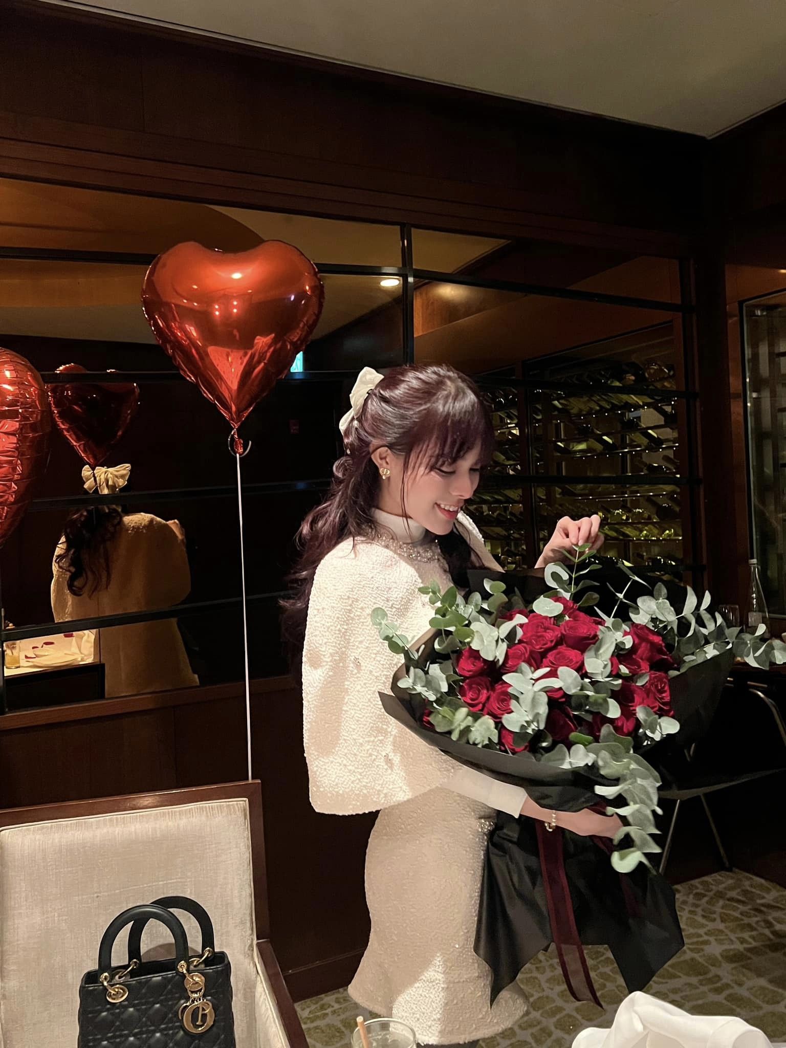 Lộ diện bạn gái tin đồn hơn tuổi của hậu vệ Vũ Văn Thanh 3