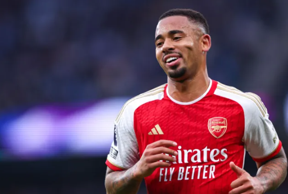 Gabriel Jesus gui loi canh bao Liverpool