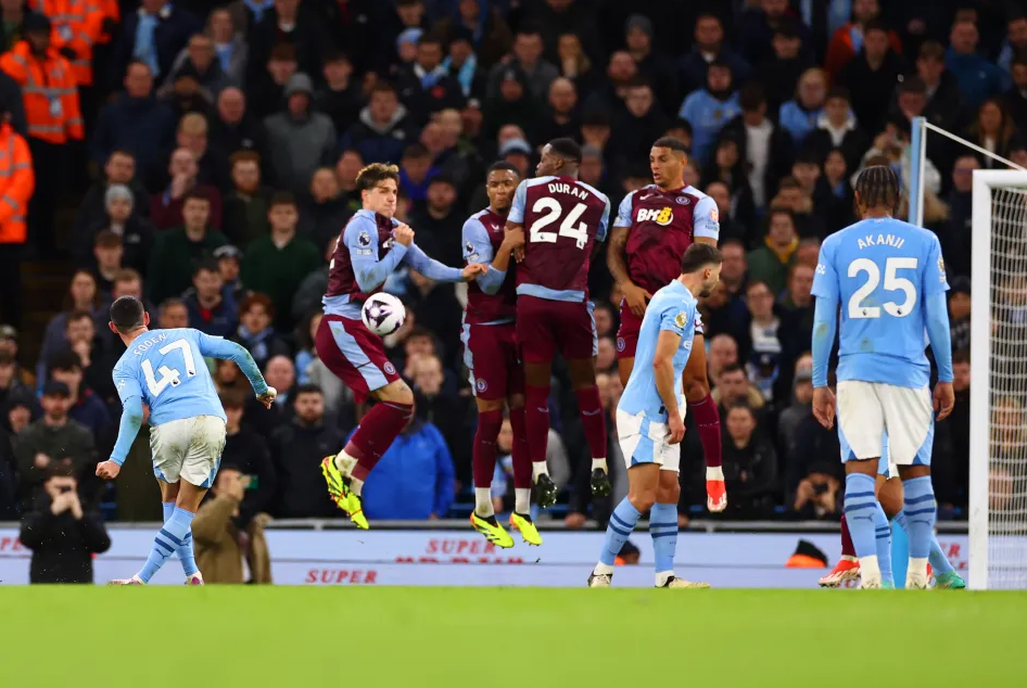 CĐV Arsenal chỉ trích hàng rào của Aston Villa CdV Arsenal chi trich hang rao cua Aston Villa