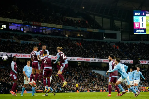 Xếp hàng rào tệ hại, Aston Villa bị CĐV Arsenal và Liverpool công kích dữ dội 1 Xếp hàng rào tệ hại, Aston Villa bị CĐV Arsenal và Liverpool công kích dữ dội 1