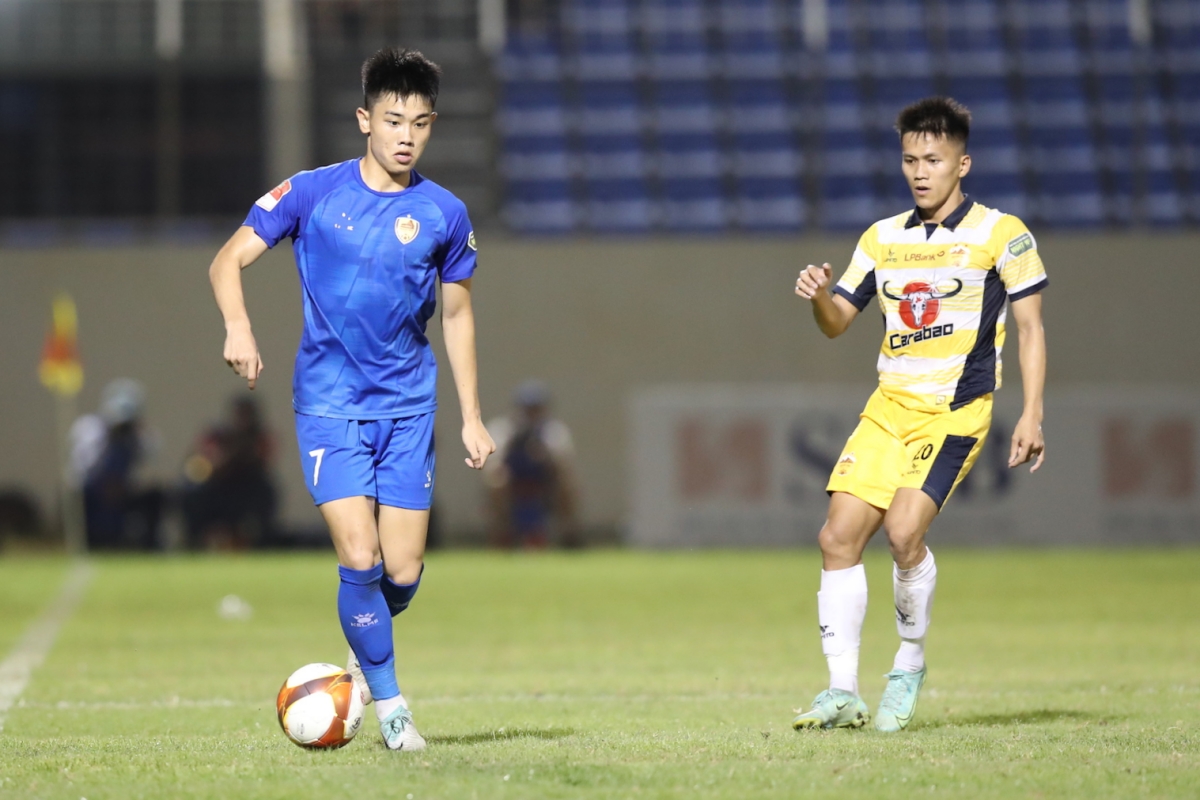 Tran dau giua Quang Nam vs HAGL vong 15 V.League