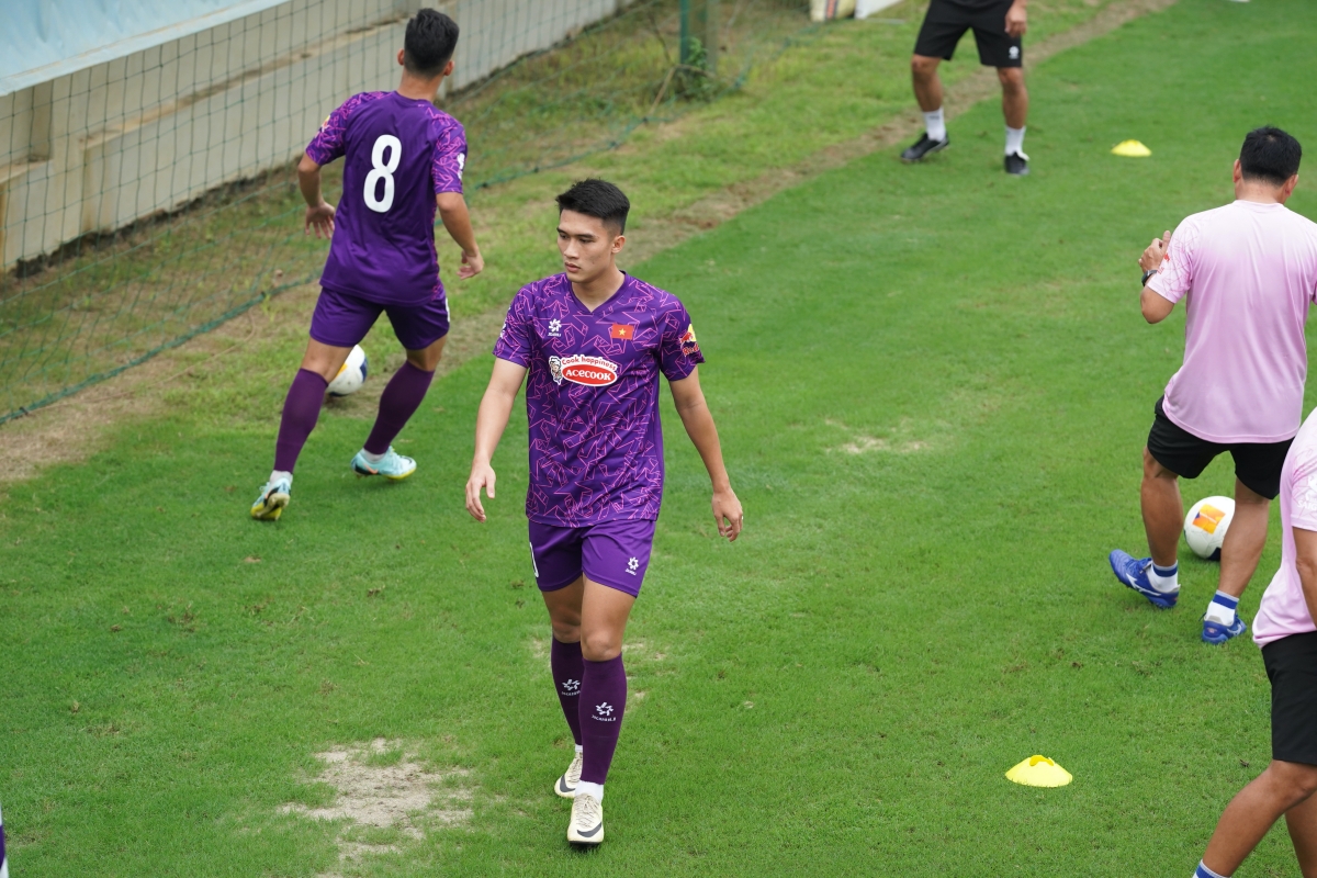 Võ Nguyên Hoàng nổi bật trong dàn nam thần U23 Việt Nam 4