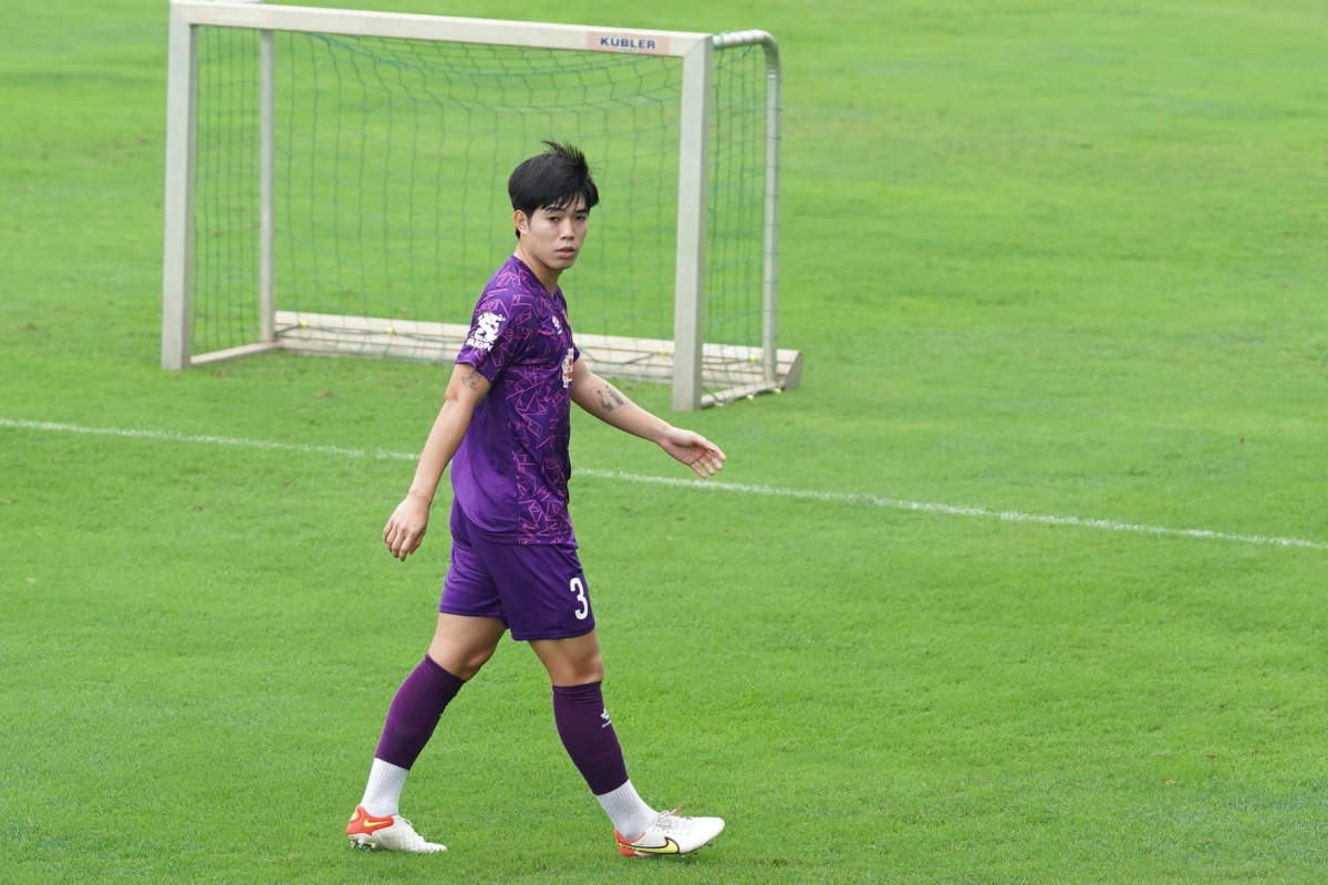 Võ Nguyên Hoàng nổi bật trong dàn nam thần U23 Việt Nam 5