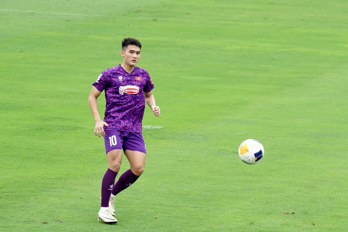 Võ Nguyên Hoàng nổi bật trong dàn nam thần U23 Việt Nam 3