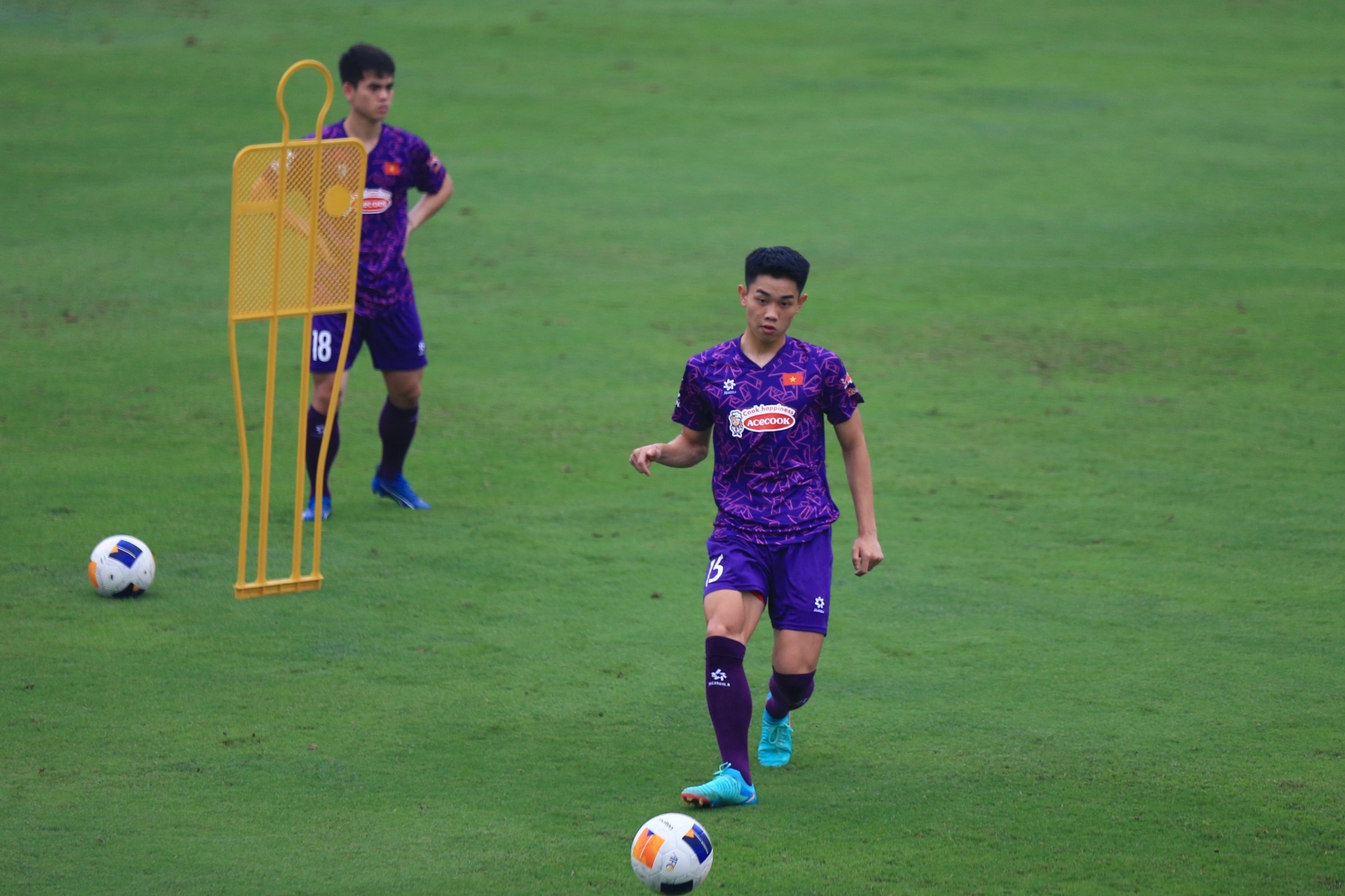 HLV Hoàng Anh Tuấn đối mặt thử thách trước ngày lên đường sang Qatar 6