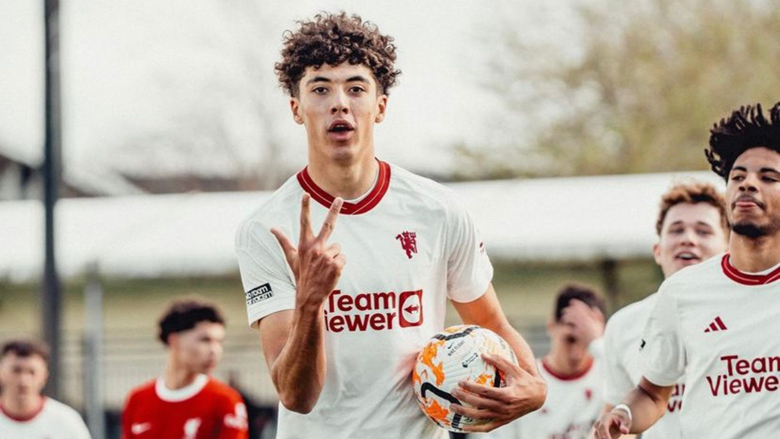 Ethan Wheatley mới đây đã ghi 3 bàn vào lưới U18 Liverpool Ethan Wheatley moi day da ghi 3 ban vao luoi U18 Liverpool