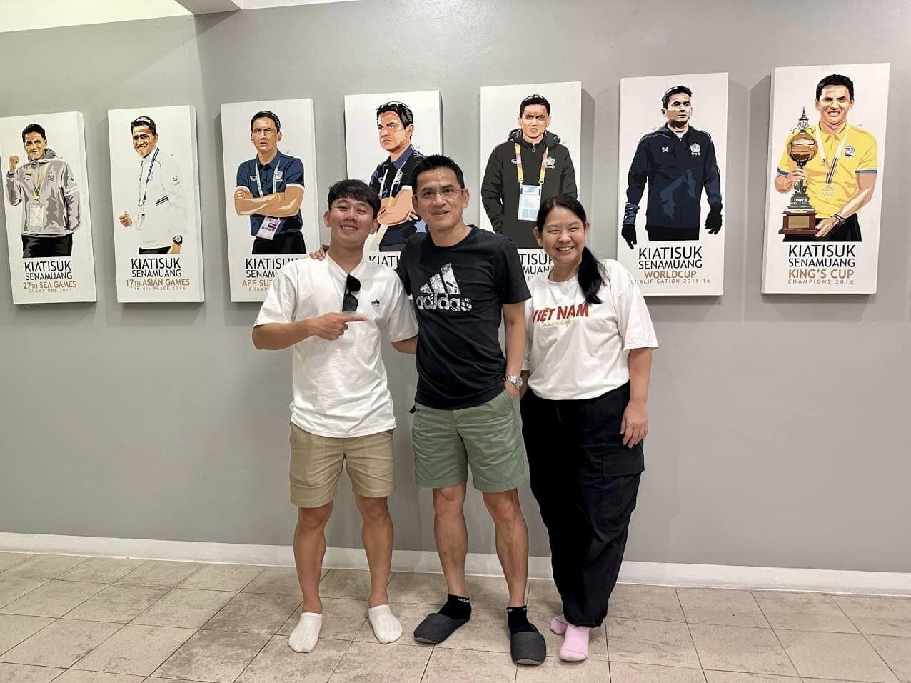 Minh Vương được gia đình HLV Kiatisuk tiếp đón khi tới Thái Lan 4