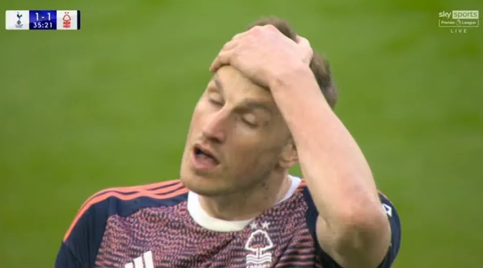 Pha bỏ lỡ khó tin ở trận Tottenham vs Nottingham Forest 2