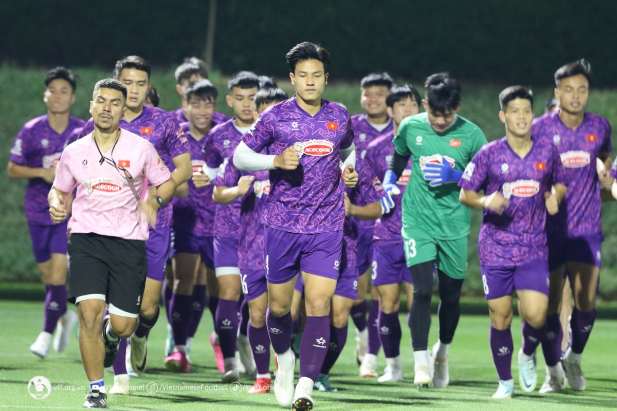 U23 tap buoi dau o Qatar 8/4. anh VFF