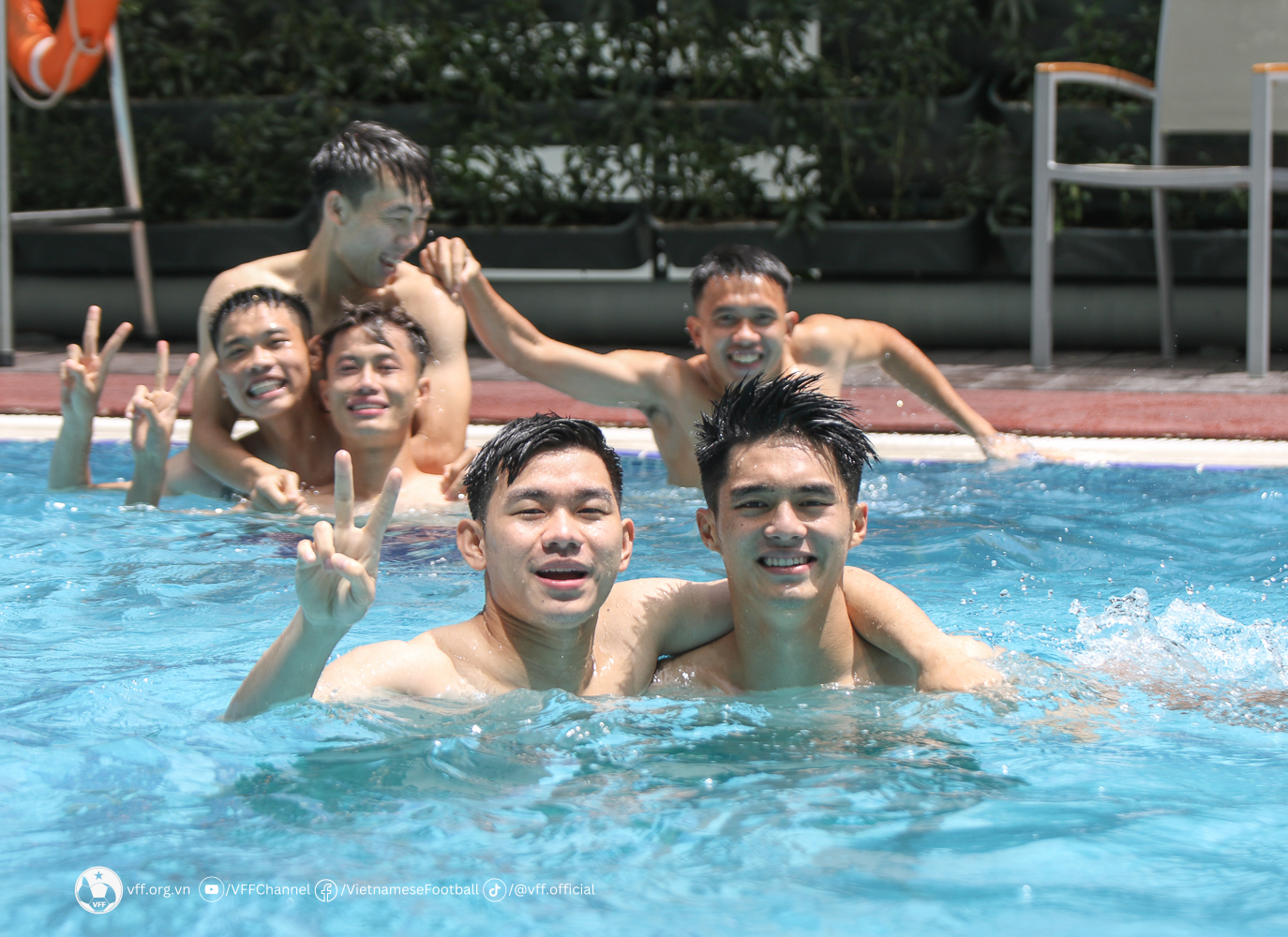 Đình Bắc và dàn sao U23 Việt Nam thư giãn trước thềm VCK U23 châu Á 5 Đình Bắc và dàn sao U23 Việt Nam thư giãn trước thềm VCK U23 châu Á 5
