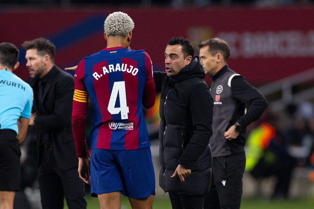 Premier League và sự trở lại của các trung vệ cánh 2