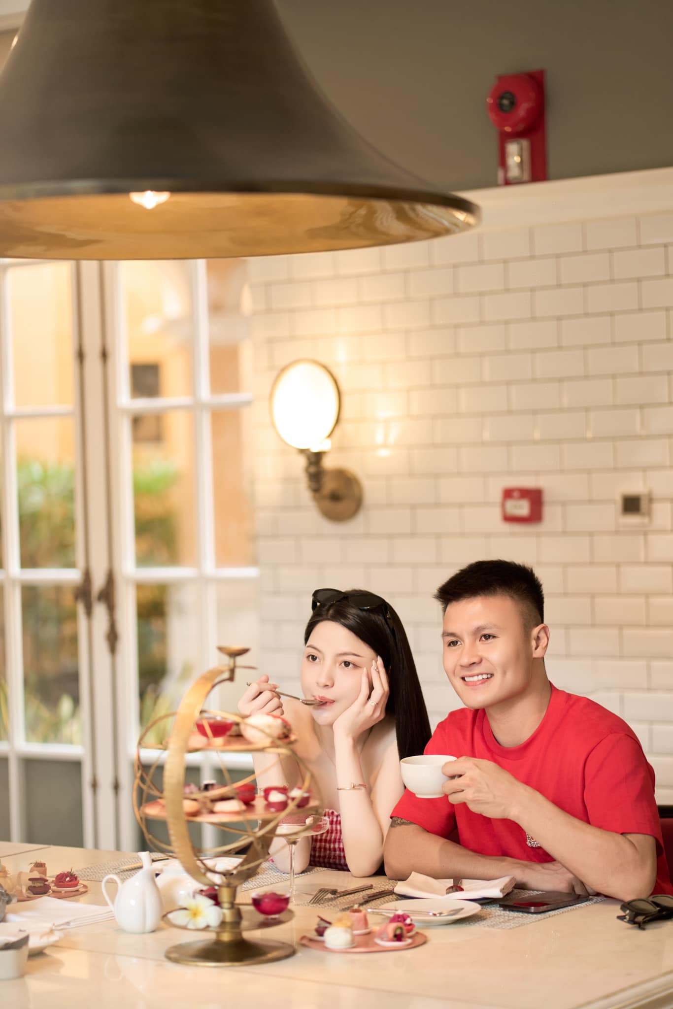 Vợ chồng Quang Hải đi hưởng tuần trăng mật 2