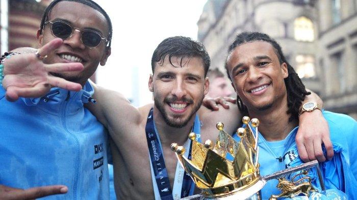 Premier League và sự trở lại của các trung vệ cánh 1