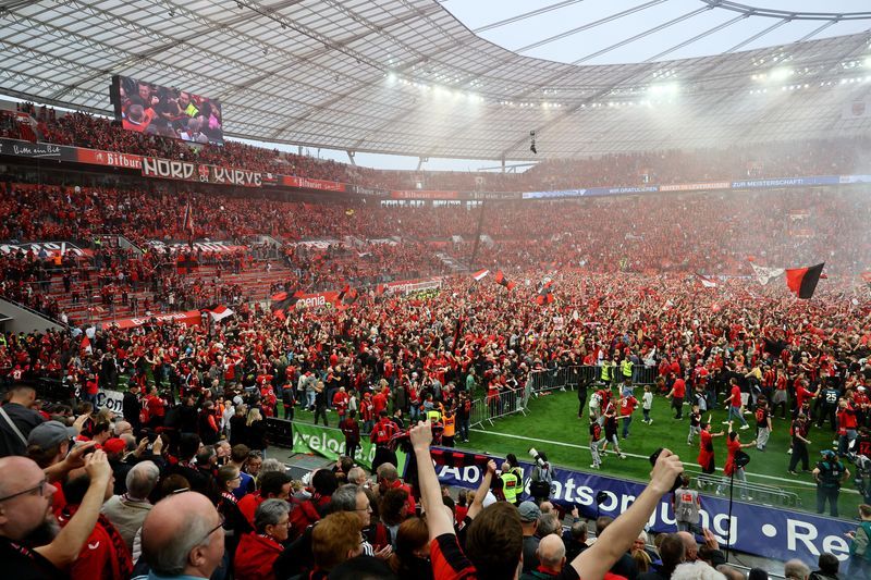 SVĐ BayArena thất thủ trong ngày Leverkusen giành chức vô địch lịch sử 7