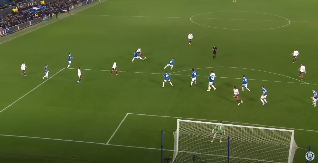 Khi Foden đã luyện cú sút của mình đạt tới cảnh giới hoàn hảo 10 Khi Foden đã luyện cú sút của mình đạt tới cảnh giới hoàn hảo 10