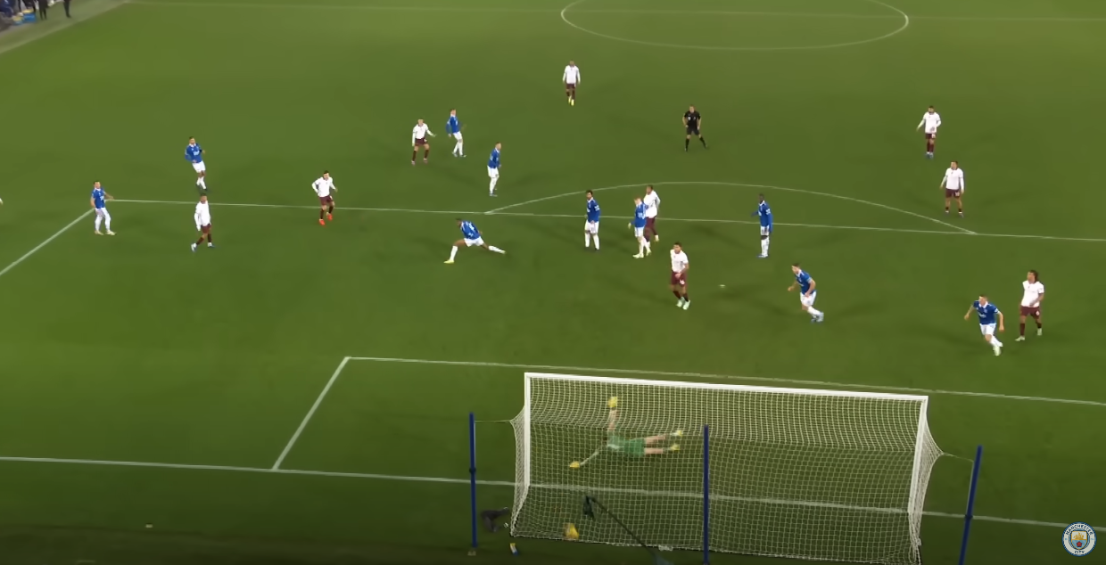 Khi Foden đã luyện cú sút của mình đạt tới cảnh giới hoàn hảo 11 Khi Foden đã luyện cú sút của mình đạt tới cảnh giới hoàn hảo 11