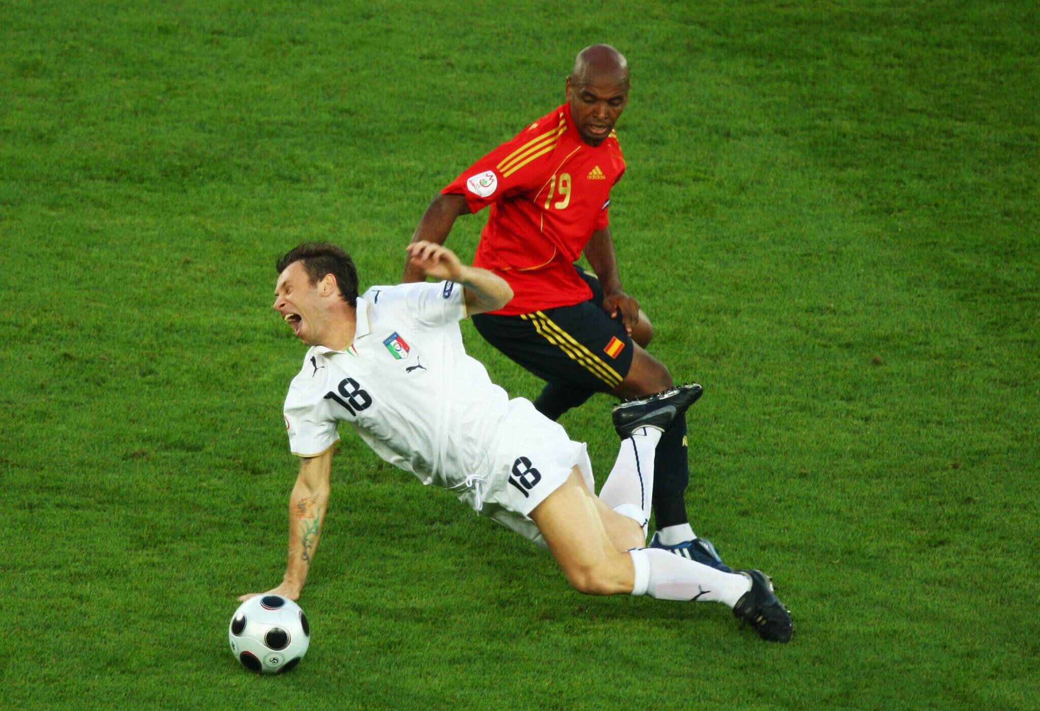 Tây Ban Nha tại EURO 2008 Đổi mới, thách thức và chất thép của Marcos Senna 6