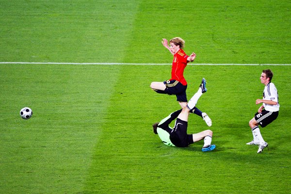 Tây Ban Nha tại EURO 2008 Đổi mới, thách thức và chất thép của Marcos Senna 8