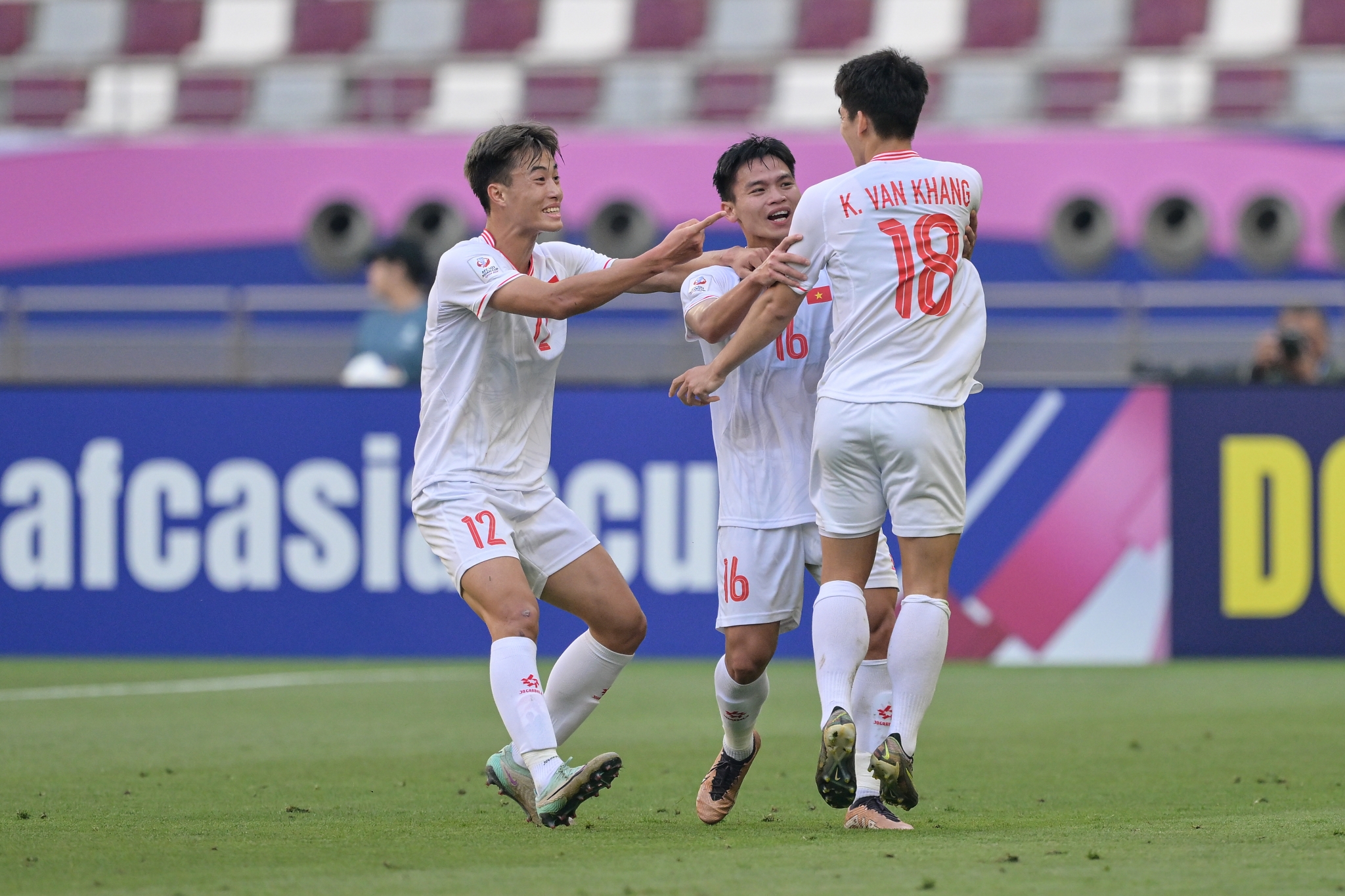 ĐT U23 Việt Nam tập sút penalty, Khuất Văn Khang nói về “cầu vồng giữa sa mạc” 1