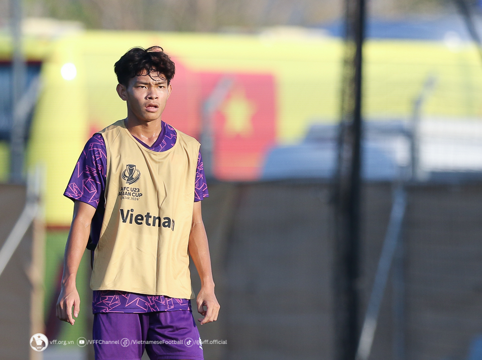 Tiền đạo Văn Tùng trở lại sân tập sau tin đồn chấn thương 7 Tiền đạo Văn Tùng trở lại sân tập sau tin đồn chấn thương 7