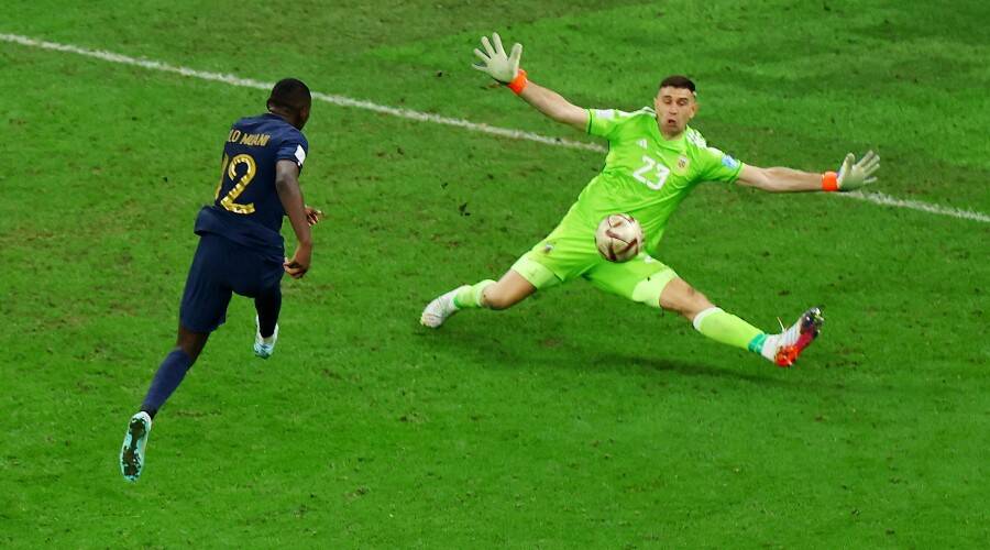 Emiliano Martinez Người Argentina bị ghét nhất nước Pháp 3