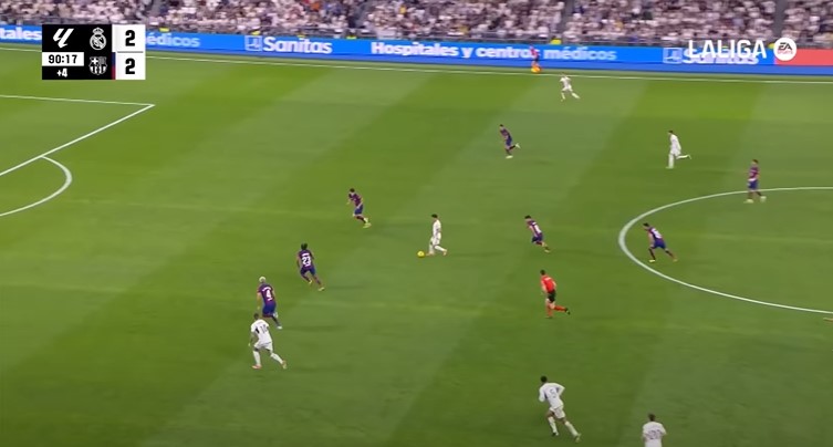 Lucas Vazquez và màn trình diễn kinh điển của một vai phụ 7 Lucas Vazquez và màn trình diễn kinh điển của một vai phụ 7
