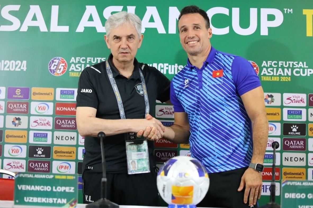 HLV Diego Giustozzi chia sẻ trước trận tứ kết với ĐT futsal Uzbekistan HLV Diego Giustozzi chia se truoc tran tu ket voi dT futsal Uzbekistan