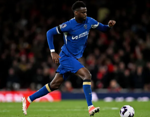 Benoît Badiashile choi khong tot truoc Arsenal