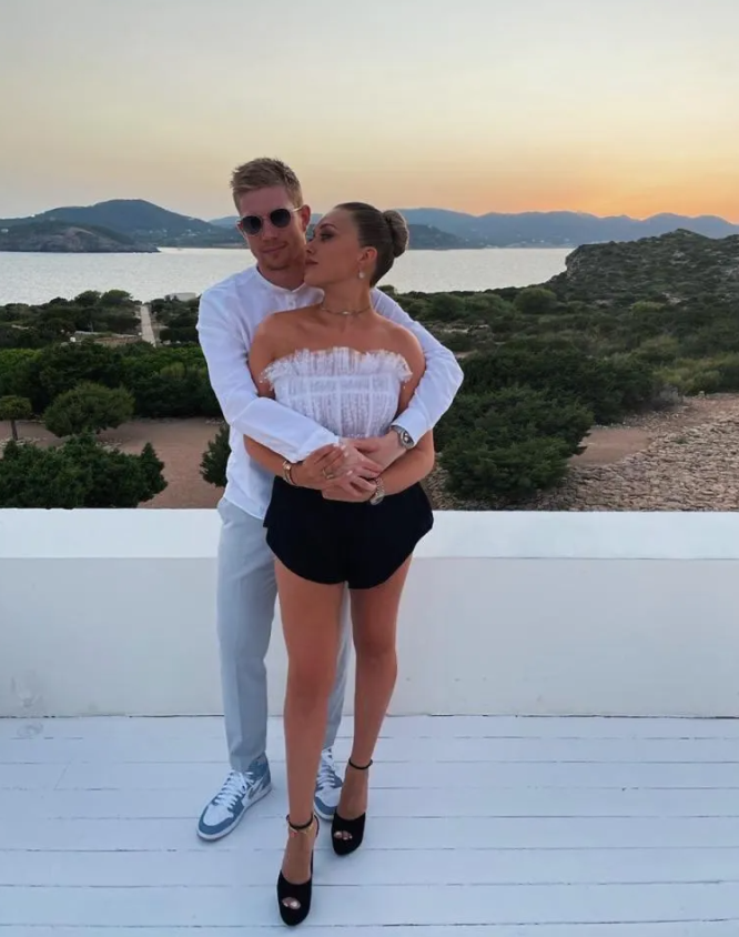 Vợ Kevin de Bruyne đốn tim NHM 5