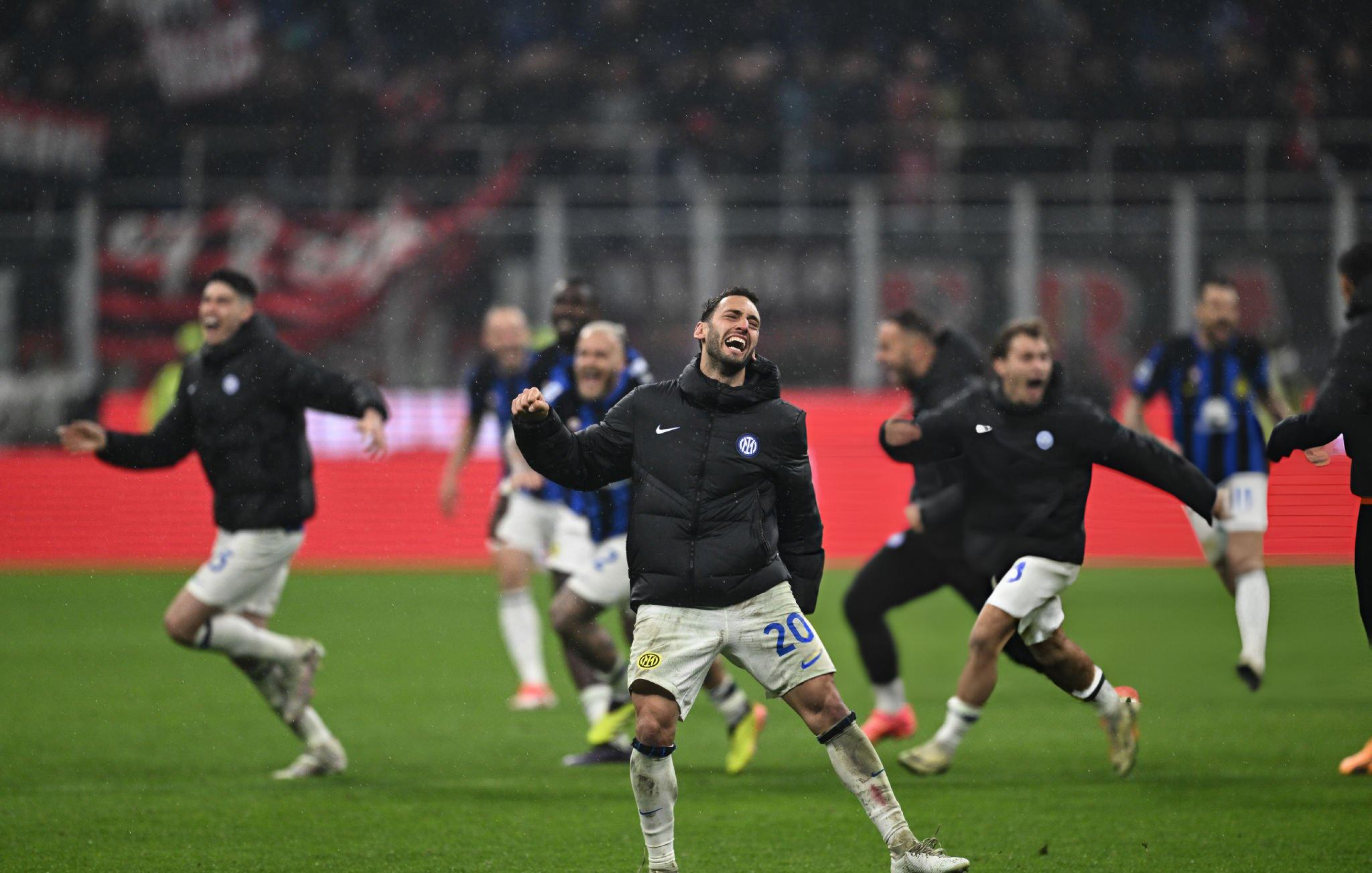 Hakan Calhanoglu Nuốt nước mắt để chờ ngày được khóc trên thảm cỏ San Siro 3