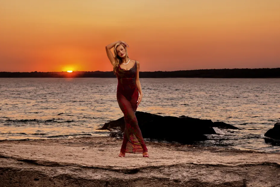 Bạn gái Jude Bellingham khiến NHM trầm trồ 6