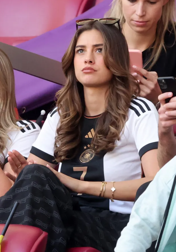 Gặp gỡ Wags những nàng Wags tuyệt đẹp của Arsenal và Tottenham 7