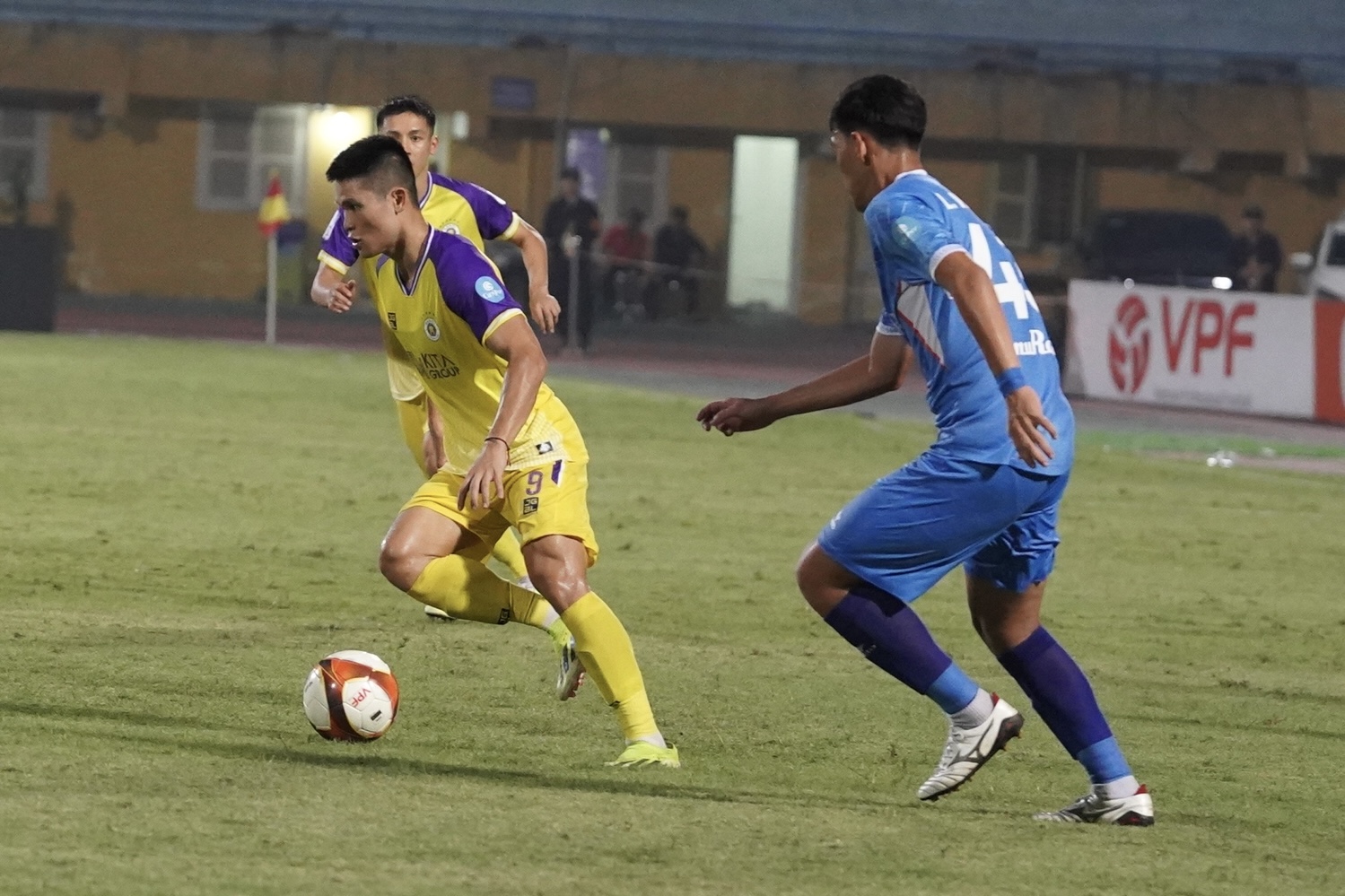 Tuấn Hải kém duyên, Hai Long lên tiếng đưa Hà Nội vào bán kết Cúp QG 3 Tuấn Hải kém duyên, Hai Long lên tiếng đưa Hà Nội vào bán kết Cúp QG 3