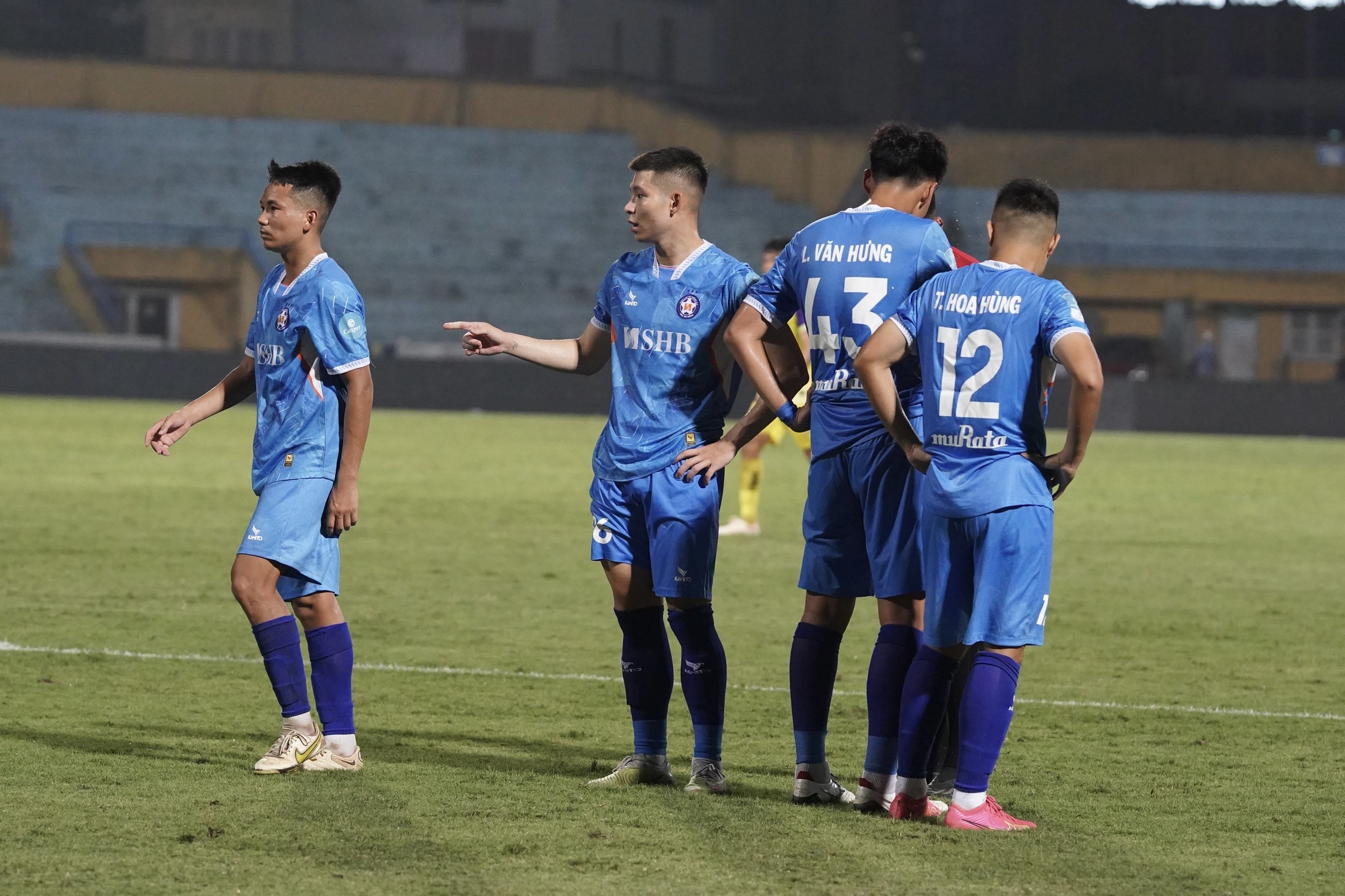 Tuấn Hải kém duyên, Hai Long lên tiếng đưa Hà Nội vào bán kết Cúp QG 7 Tuấn Hải kém duyên, Hai Long lên tiếng đưa Hà Nội vào bán kết Cúp QG 7