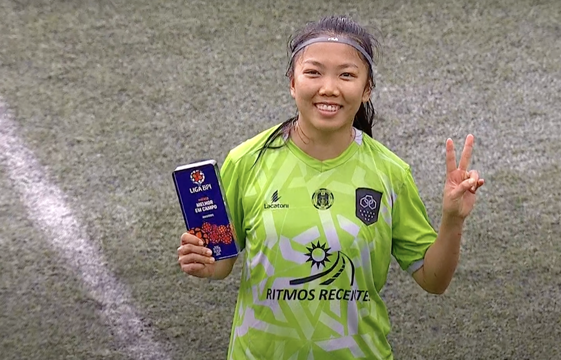 Huynh Nhu nhan giai "Cau thu xuat sac nhat tran"