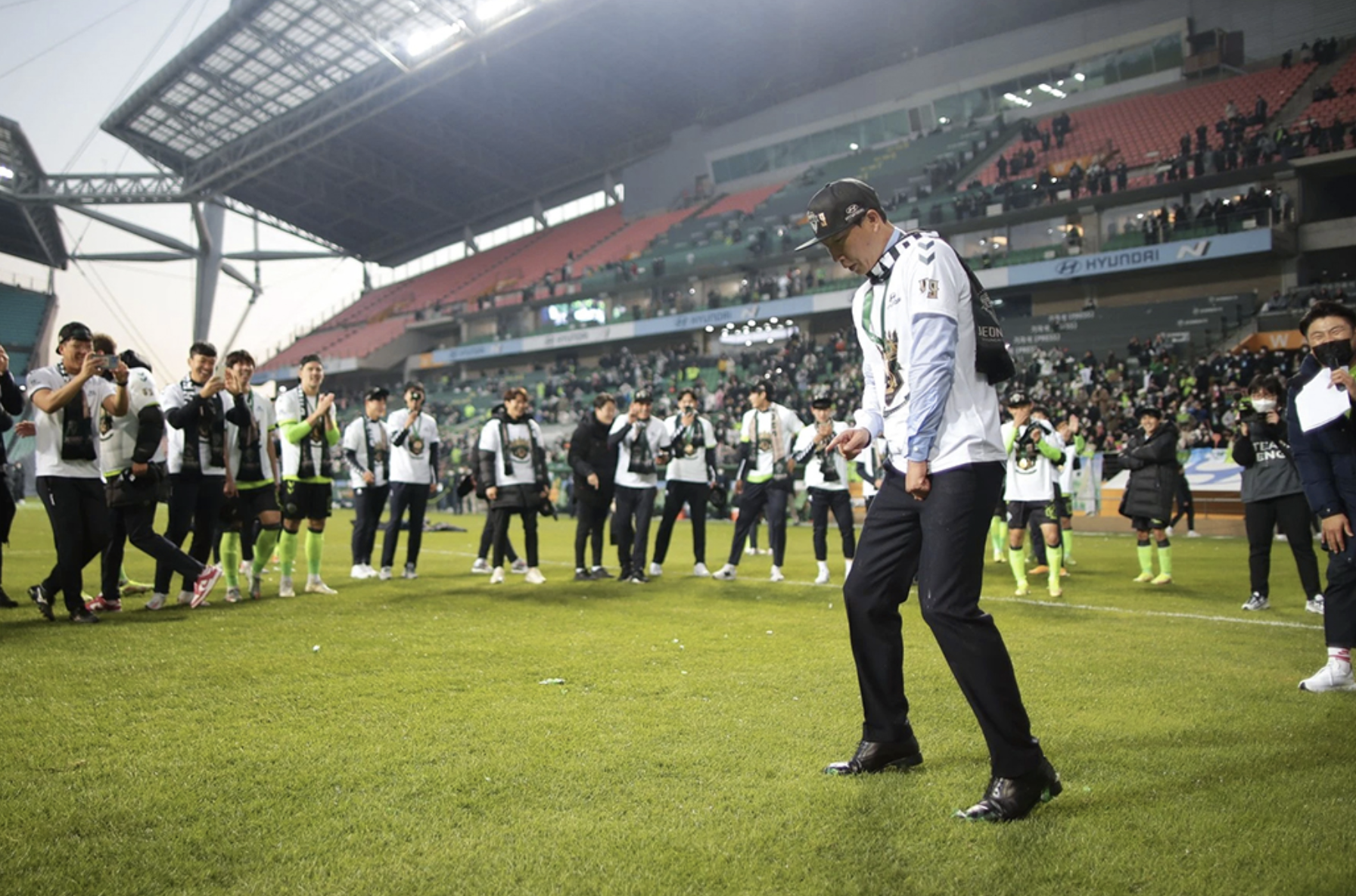 HLV Kim Sang Sik ĐT Việt Nam chuẩn bị cho chức vô địch ASEAN Cup 2024 4 HLV Kim Sang Sik ĐT Việt Nam chuẩn bị cho chức vô địch ASEAN Cup 2024 4