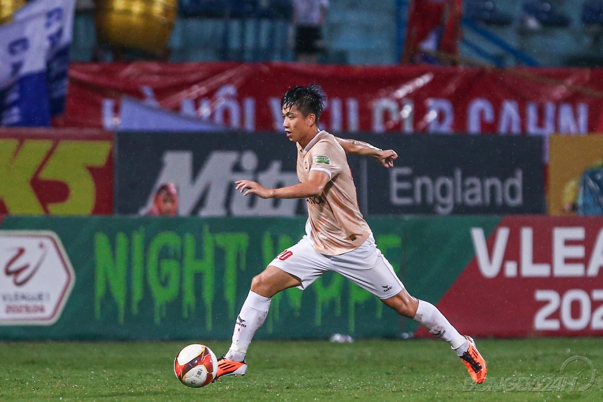 Quang Hải toả sáng trong trận mưa tầm tã, giúp CAHN tạm thoát khủng hoảng 7