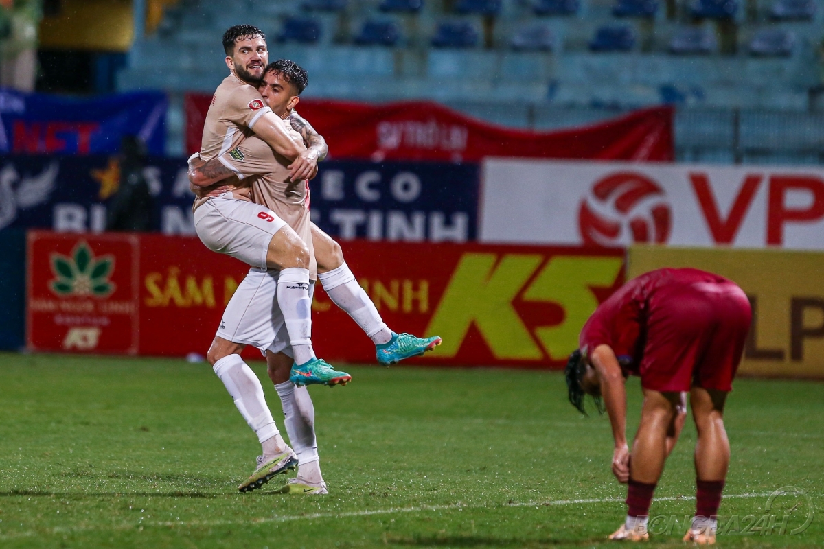 Quang Hải toả sáng trong trận mưa tầm tã, giúp CAHN tạm thoát khủng hoảng 4